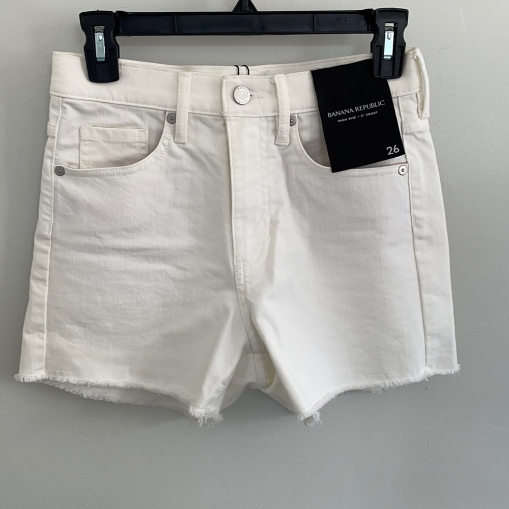Banana Republic High Rise 3” white shorts, NWT